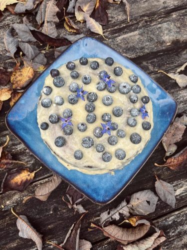 Blauwe bessen-lemoncurd taart
